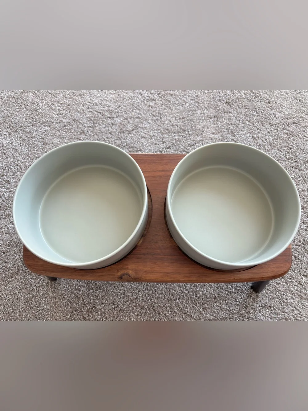 Elevated Ceramic Double Dog Bowl with Raised Arcacia Bamboo Stand